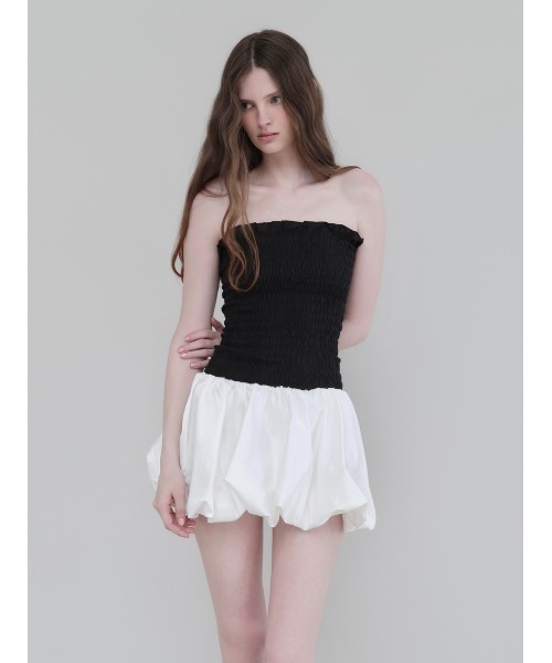 AMOMMA(アモマ)の「CLOUD SHIRRING MINI DRESS(ワンピース・レディース・ホワイト×ブラウン/ホワイト×ブラック・FREE)」の14枚目の写真