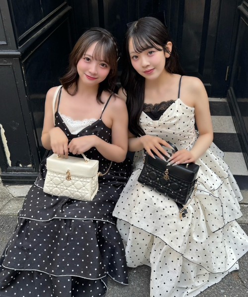 one after another NICE CLAUP(ワンアフターアナザーナイスクラップ)の「リボンティアードロングワンピース(ワンピース・レディース・ブラック/アイボリー・FREE)」の12枚目の写真