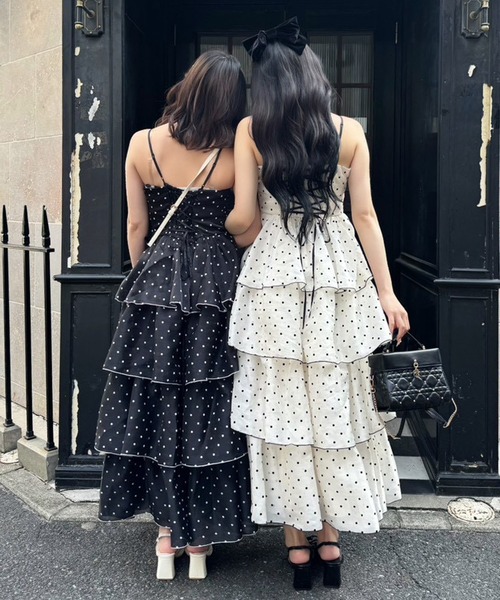 one after another NICE CLAUP(ワンアフターアナザーナイスクラップ)の「リボンティアードロングワンピース(ワンピース・レディース・ブラック/アイボリー・FREE)」の15枚目の写真