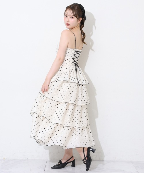 one after another NICE CLAUP(ワンアフターアナザーナイスクラップ)の「リボンティアードロングワンピース(ワンピース・レディース・ブラック/アイボリー・FREE)」の4枚目の写真