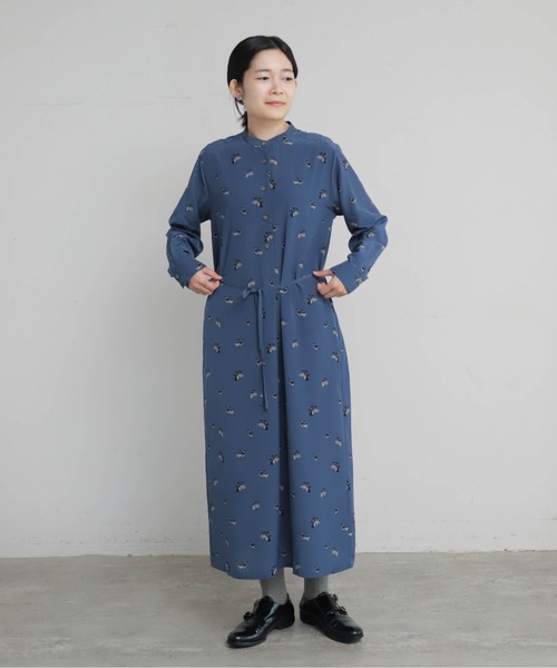 Blanc Bleu Minuit(ブランブルーミニュイ)の「フレンチカンカンプリント スタンドネックワンピース(ワンピース・レディース・ブルーグレー・FREE)」の7枚目の写真