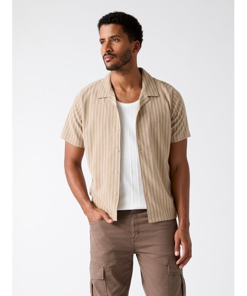 Guess(ゲス)の「RESORT Textured Shirt シャツ 半袖(シャツ/ブラウス・メンズ・ベージュ・X-LARGE/LARGE/MEDIUM/SMALL/XX-LARGE)」の1枚目の写真