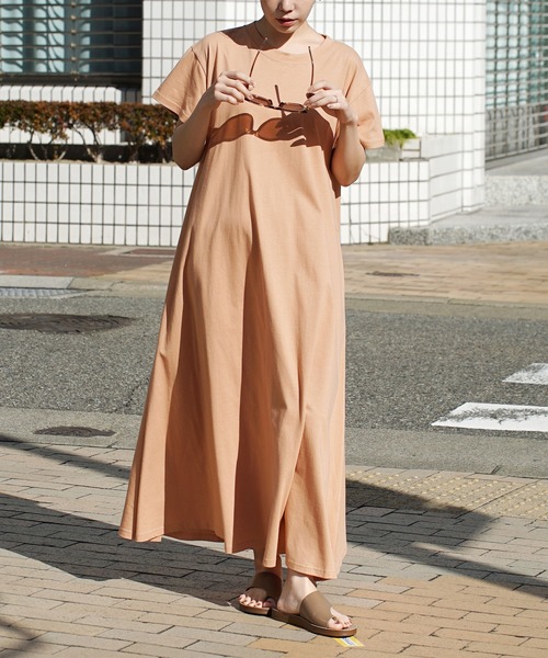 zootie(ズーティー)の「汗しみない マキシワンピース(ワンピース・レディース・ブラック/ライトカーキ/モカ/レッド系その他/イエロー系その他/杢グレー/ダークカーキ/グレイッシュブルー/ベージュ系/ネイビー・S-M/L-XL/M-L)」の4枚目の写真