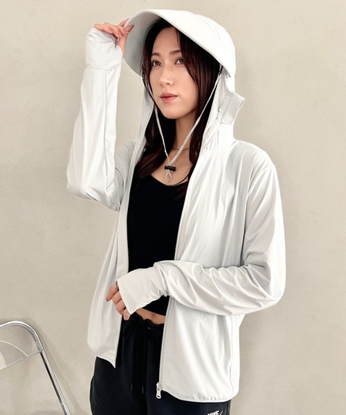 wears(ウェアーズ)の「【UVカット】 指穴付き 着脱可能つば付きハイネック 軽量ラッシュガード(パーカー・レディース・ブルー/ブラック/グレー/ホワイト/ライトピンク/ベージュ/カーキ・FREE)」の1枚目の写真