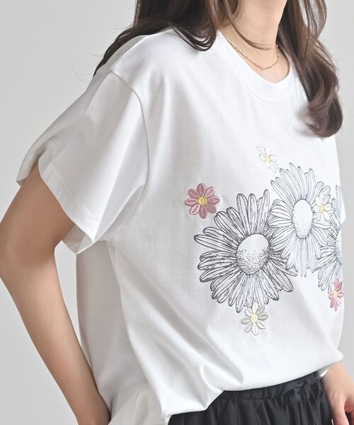 rps(アールピーエス)の「フラワー刺繍&プリントBIGT(Tシャツ/カットソー・レディース・オートミール/ブラック/オフホワイト・フリー)」の22枚目の写真