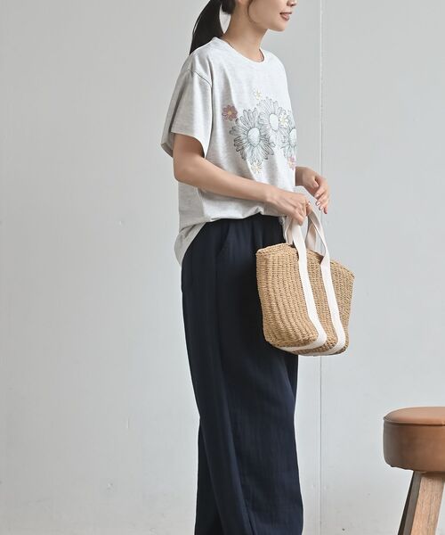 rps(アールピーエス)の「フラワー刺繍&プリントBIGT(Tシャツ/カットソー・レディース・オートミール/ブラック/オフホワイト・フリー)」の15枚目の写真