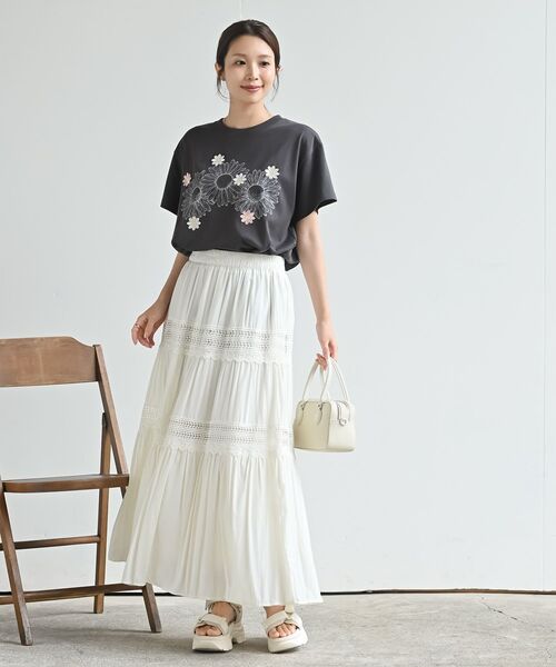 rps(アールピーエス)の「フラワー刺繍&プリントBIGT(Tシャツ/カットソー・レディース・オートミール/ブラック/オフホワイト・フリー)」の10枚目の写真