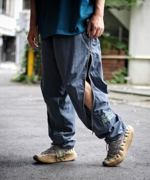 NATAL DESIGN(ネイタルデザイン)の「NYLON TRACK PANTS VENTI(その他パンツ・メンズ・グレー系その他/チャコールグレー/オリーブ・LARGE/MEDIUM/SMALL)」の2枚目の写真