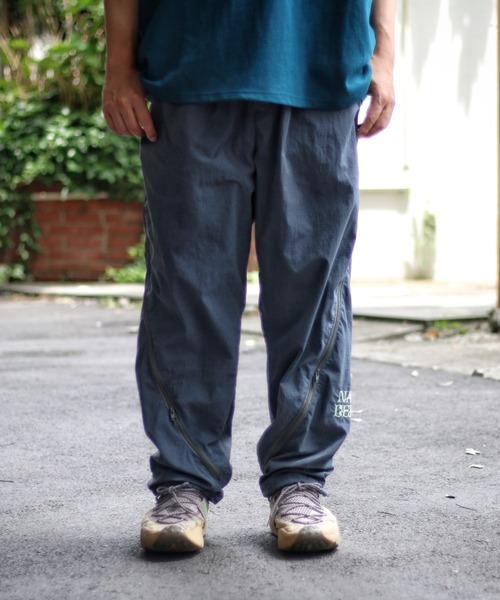NATAL DESIGN(ネイタルデザイン)の「NYLON TRACK PANTS VENTI(その他パンツ・メンズ・グレー系その他/チャコールグレー/オリーブ・LARGE/MEDIUM/SMALL)」の4枚目の写真
