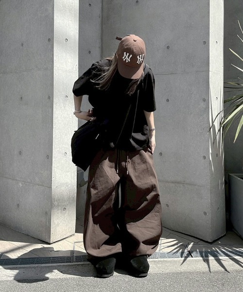 YACA(ヤーカ)の「Cropped T-shirt/クロップドTシャツ(Tシャツ/カットソー・レディース・グレー/ブラック・FREE)」の3枚目の写真