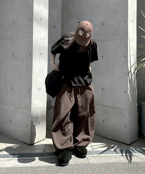 YACA(ヤーカ)の「Cropped T-shirt/クロップドTシャツ(Tシャツ/カットソー・レディース・グレー/ブラック・FREE)」の4枚目の写真