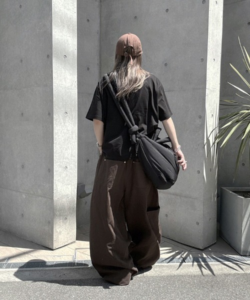 YACA(ヤーカ)の「Cropped T-shirt/クロップドTシャツ(Tシャツ/カットソー・レディース・グレー/ブラック・FREE)」の6枚目の写真