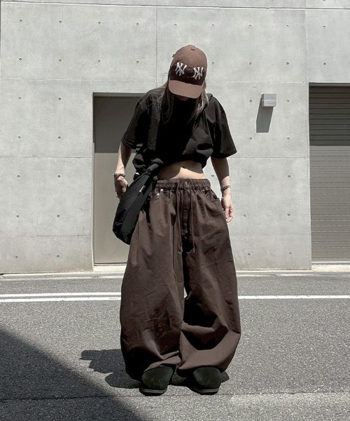 YACA(ヤーカ)の「Cropped T-shirt/クロップドTシャツ(Tシャツ/カットソー・レディース・グレー/ブラック・FREE)」の9枚目の写真