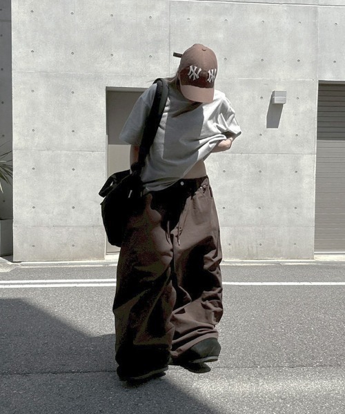 YACA(ヤーカ)の「Cropped T-shirt/クロップドTシャツ(Tシャツ/カットソー・レディース・グレー/ブラック・FREE)」の12枚目の写真