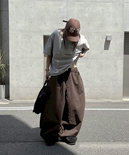 YACA(ヤーカ)の「Cropped T-shirt/クロップドTシャツ(Tシャツ/カットソー・レディース・グレー/ブラック・FREE)」の14枚目の写真
