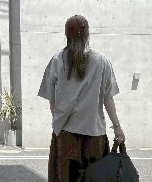 YACA(ヤーカ)の「Cropped T-shirt/クロップドTシャツ(Tシャツ/カットソー・レディース・グレー/ブラック・FREE)」の15枚目の写真