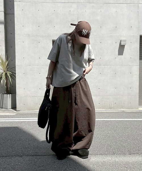YACA(ヤーカ)の「Cropped T-shirt/クロップドTシャツ(Tシャツ/カットソー・レディース・グレー/ブラック・FREE)」の13枚目の写真