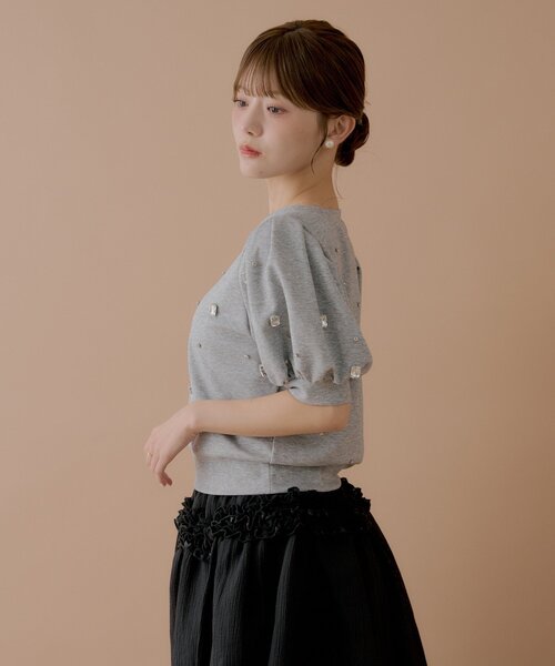 Chico(チコ)の「【SALON by Chico】パフ袖ランダムビジュースウェット(Tシャツ/カットソー・レディース・ホワイト/グレー/ブラック・FREE)」の6枚目の写真