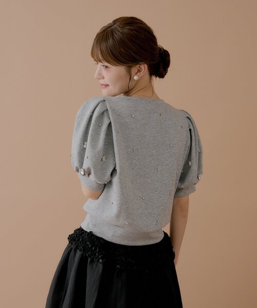 Chico(チコ)の「【SALON by Chico】パフ袖ランダムビジュースウェット(Tシャツ/カットソー・レディース・ホワイト/グレー/ブラック・FREE)」の7枚目の写真