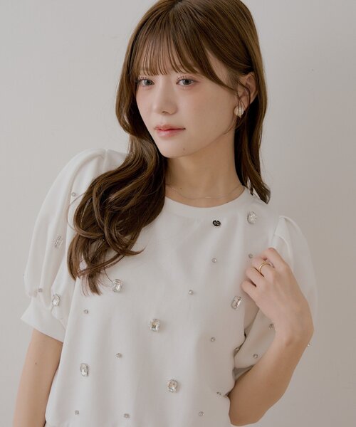 Chico(チコ)の「【SALON by Chico】パフ袖ランダムビジュースウェット(Tシャツ/カットソー・レディース・ホワイト/グレー/ブラック・FREE)」の11枚目の写真