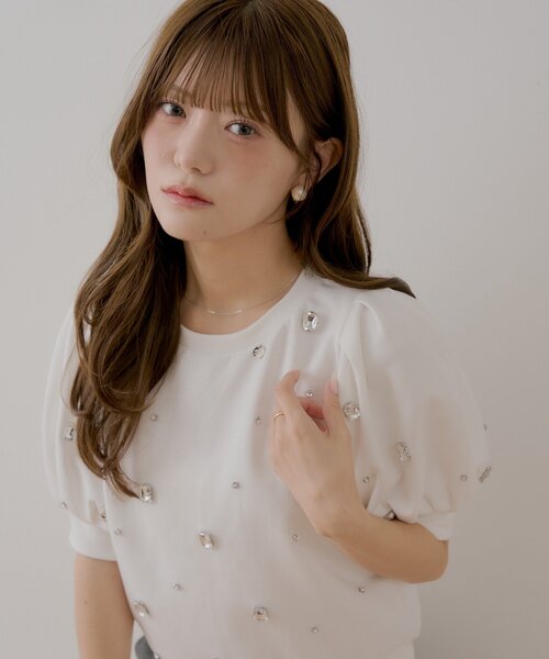 Chico(チコ)の「【SALON by Chico】パフ袖ランダムビジュースウェット(Tシャツ/カットソー・レディース・ホワイト/グレー/ブラック・FREE)」の12枚目の写真