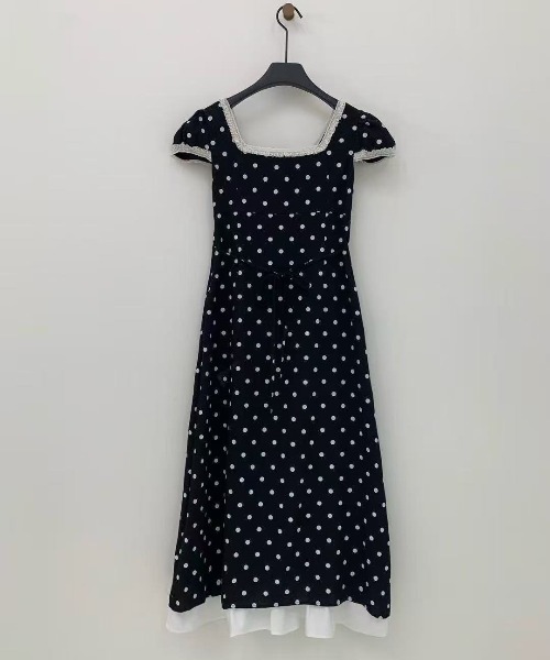 ＆soiree（アンドソワレ）の「スクエアネックドット柄半袖ワンピース（ワンピース・レディース・ブラック・MEDIUM/SMALL）」の2枚目の写真