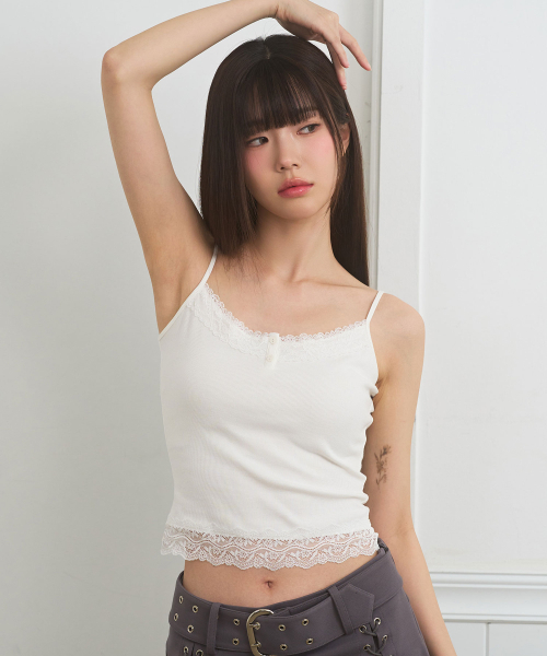 LIE MEQUE(リメーク)の「レースボタンスリーブレストップ ホワイト(Tシャツ/カットソー・レディース・ホワイト・FREE)」の1枚目の写真