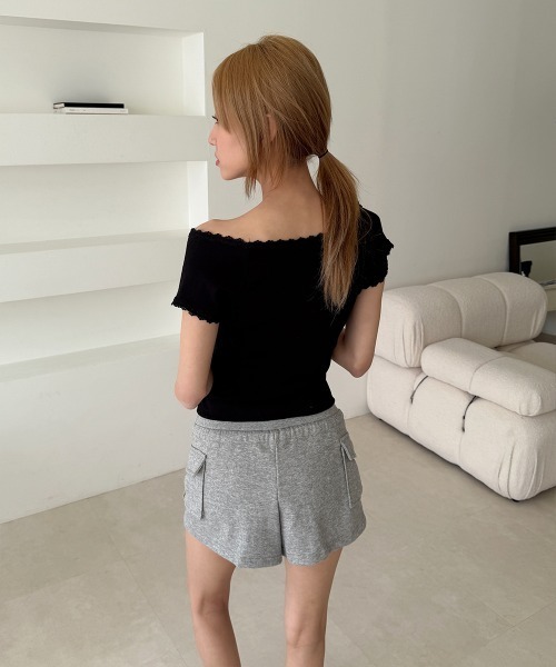 4INT.(フォイント)の「アシメ レース オフショルダー 2way クロップド 半袖 Tシャツ(Tシャツ/カットソー・レディース・ブラック/ホワイト・FREE)」の8枚目の写真