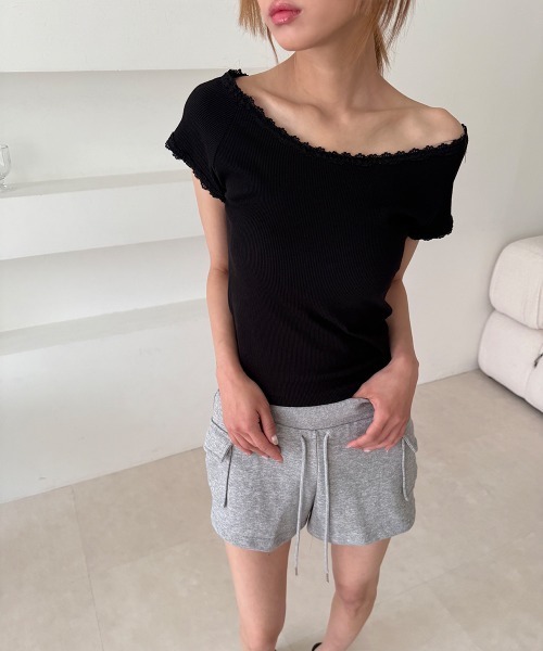 4INT.(フォイント)の「アシメ レース オフショルダー 2way クロップド 半袖 Tシャツ(Tシャツ/カットソー・レディース・ブラック/ホワイト・FREE)」の10枚目の写真