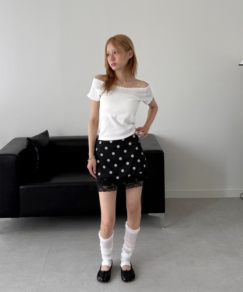 4INT.(フォイント)の「アシメ レース オフショルダー 2way クロップド 半袖 Tシャツ(Tシャツ/カットソー・レディース・ブラック/ホワイト・FREE)」の14枚目の写真