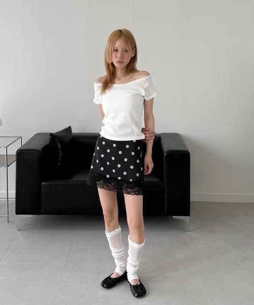 4INT.(フォイント)の「アシメ レース オフショルダー 2way クロップド 半袖 Tシャツ(Tシャツ/カットソー・レディース・ブラック/ホワイト・FREE)」の15枚目の写真