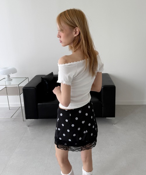 4INT.(フォイント)の「アシメ レース オフショルダー 2way クロップド 半袖 Tシャツ(Tシャツ/カットソー・レディース・ブラック/ホワイト・FREE)」の19枚目の写真