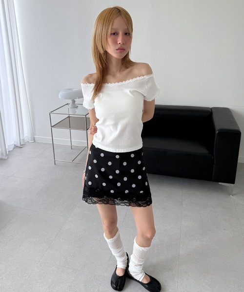 4INT.(フォイント)の「アシメ レース オフショルダー 2way クロップド 半袖 Tシャツ(Tシャツ/カットソー・レディース・ブラック/ホワイト・FREE)」の20枚目の写真