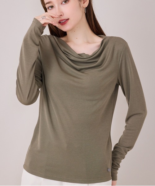 Audie a Muses(オーディアミューズ)の「胸元ドレープカットソー(Tシャツ/カットソー・レディース・グレー/ブラック/オフホワイト・42/38)」の3枚目の写真