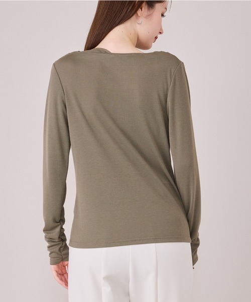 Audie a Muses(オーディアミューズ)の「胸元ドレープカットソー(Tシャツ/カットソー・レディース・グレー/ブラック/オフホワイト・42/38)」の4枚目の写真
