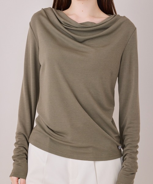 Audie a Muses(オーディアミューズ)の「胸元ドレープカットソー(Tシャツ/カットソー・レディース・グレー/ブラック/オフホワイト・42/38)」の7枚目の写真