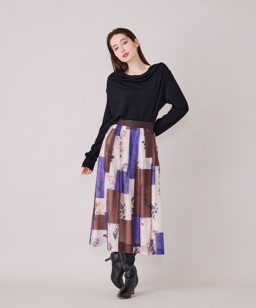 Audie a Muses(オーディアミューズ)の「胸元ドレープカットソー(Tシャツ/カットソー・レディース・グレー/ブラック/オフホワイト・42/38)」の9枚目の写真