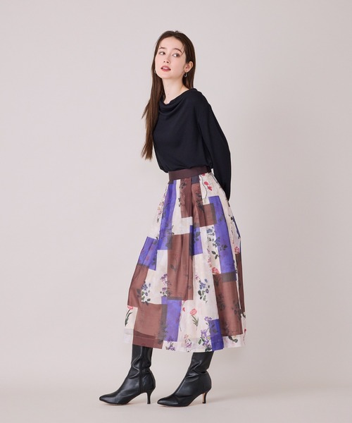 Audie a Muses(オーディアミューズ)の「胸元ドレープカットソー(Tシャツ/カットソー・レディース・グレー/ブラック/オフホワイト・42/38)」の11枚目の写真