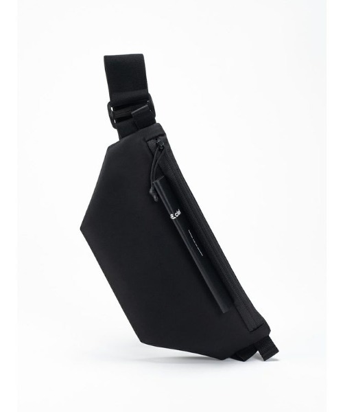 Cote&Ciel(コートエシエル)の「【cote&ciel/コートエシエル】 Isarau XS Sleek Black / ショルダーバッグ(ボディバッグ/ウエストポーチ・メンズ・ブラック・FREE)」の6枚目の写真