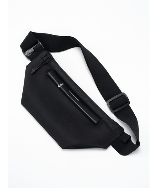 Cote&Ciel(コートエシエル)の「【cote&ciel/コートエシエル】 Isarau XS Sleek Black / ショルダーバッグ(ボディバッグ/ウエストポーチ・メンズ・ブラック・FREE)」の7枚目の写真
