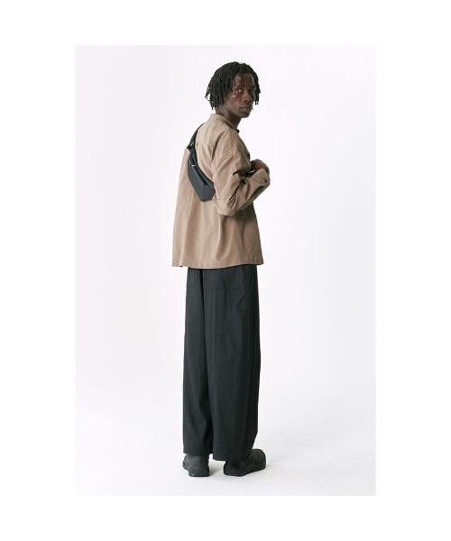 Cote&Ciel(コートエシエル)の「【cote&ciel/コートエシエル】 Isarau XS Sleek Black / ショルダーバッグ(ボディバッグ/ウエストポーチ・メンズ・ブラック・FREE)」の3枚目の写真
