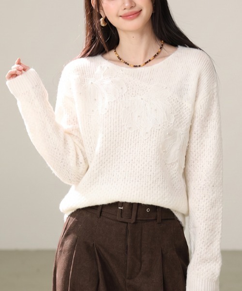 LUCPY(ラクピー)の「ケーブル編みクルーネックニットプルオーバー(その他トップス・レディース・ホワイト・LARGE/MEDIUM/SMALL)」の3枚目の写真
