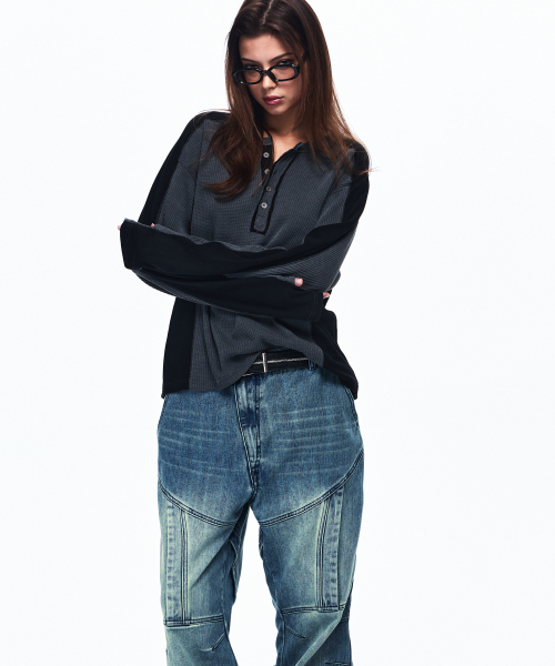 RSSC(アールエスエスシー)の「CUTLINE WAFFLE HENLEY LONG SLEEVE - CHARCOAL(Tシャツ/カットソー・レディース・その他・1/2)」の5枚目の写真