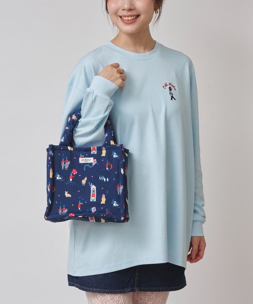 Cath Kidston(キャスキッドソン)の「スモールパフバッグ(トートバッグ・レディース・アイボリー/ネイビー/サックスブルー・FREE)」の2枚目の写真