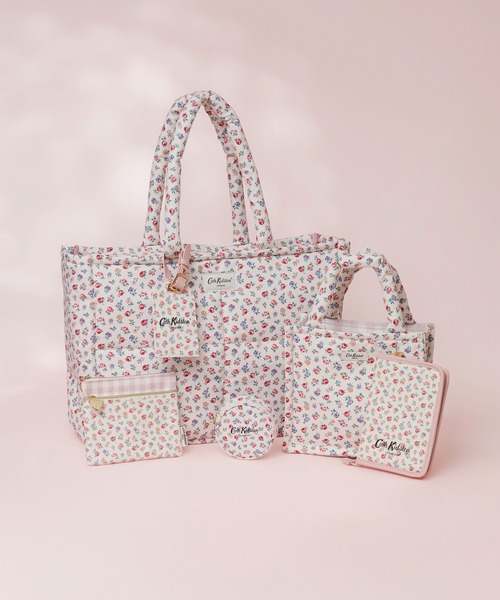 Cath Kidston(キャスキッドソン)の「スモールパフバッグ(トートバッグ・レディース・アイボリー/ネイビー/サックスブルー・FREE)」の11枚目の写真