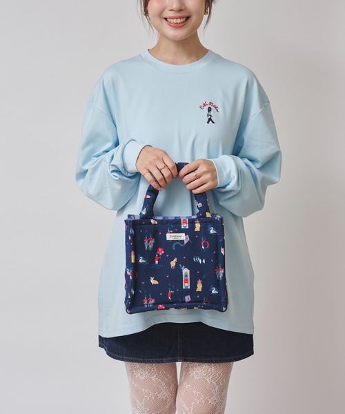 Cath Kidston(キャスキッドソン)の「スモールパフバッグ(トートバッグ・レディース・アイボリー/ネイビー/サックスブルー・FREE)」の8枚目の写真
