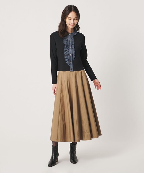 UNITED ARROWS(ユナイテッドアローズ)の「デニムライク フリル カーディガン ‐ウォッシャブル‐(カーディガン/ボレロ・レディース・ブラック/ネイビー・FREE)」の4枚目の写真