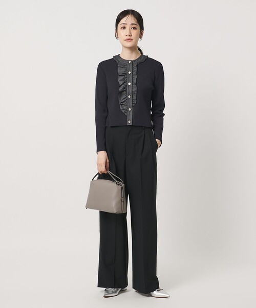 UNITED ARROWS(ユナイテッドアローズ)の「デニムライク フリル カーディガン ‐ウォッシャブル‐(カーディガン/ボレロ・レディース・ブラック/ネイビー・FREE)」の6枚目の写真
