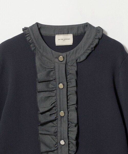 UNITED ARROWS(ユナイテッドアローズ)の「デニムライク フリル カーディガン ‐ウォッシャブル‐(カーディガン/ボレロ・レディース・ブラック/ネイビー・FREE)」の12枚目の写真