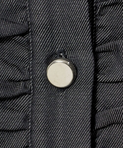 UNITED ARROWS(ユナイテッドアローズ)の「デニムライク フリル カーディガン ‐ウォッシャブル‐(カーディガン/ボレロ・レディース・ブラック/ネイビー・FREE)」の14枚目の写真